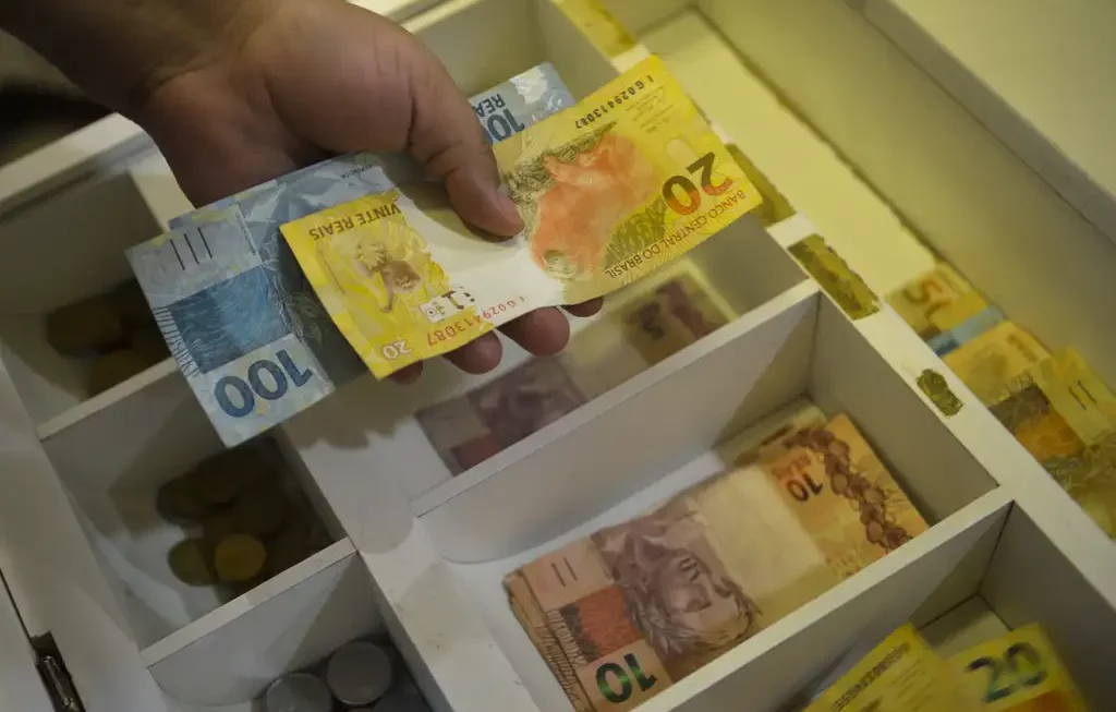 Defensoria cobra providências do BC após bancos recusarem cédulas válidas em Codajás