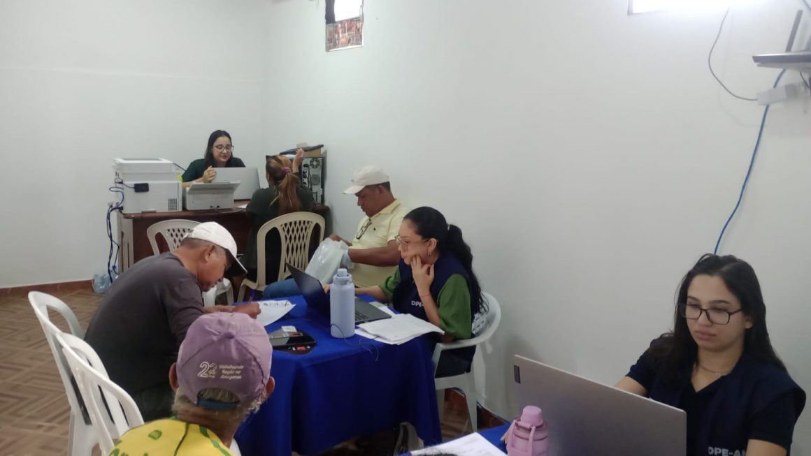 A Defensoria Pública do Estado do Amazonas (DPE-AM) realizou uma série de atendimentos jurídicos na Colônia de Pescadores Z-10, em Beruri, em parceria com a Assembleia Legislativa do Amazonas. Localizado na Calha do Purus, o município está localizado a 173 quilômetros de Manaus e a 30 horas de barco da capital, com uma população estimada em mais de 20 mil pessoas, segundo o último Censo do Instituto Brasileiro de Geografia e Estatística (IBGE).