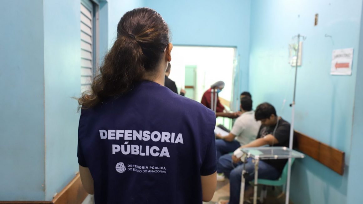 A Defensoria Pública do Estado do Amazonas (DPE-AM) completa 10 anos de atuação especializada na área da saúde consolidando avanços importantes no acesso da população vulnerável a medicamentos, tratamentos e serviços essenciais. Ao longo da última década, a Defensoria se tornou referência na atuação técnica e humanizada, ampliando a assistência jurídica e alcançando índices superiores a 90% de resolutividade por meio da Câmara de Resolução Extrajudicial de Litígios da Saúde (CRELS).