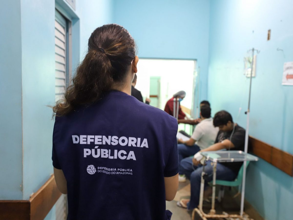 A Defensoria Pública do Estado do Amazonas (DPE-AM) completa 10 anos de atuação especializada na área da saúde consolidando avanços importantes no acesso da população vulnerável a medicamentos, tratamentos e serviços essenciais. Ao longo da última década, a Defensoria se tornou referência na atuação técnica e humanizada, ampliando a assistência jurídica e alcançando índices superiores a 90% de resolutividade por meio da Câmara de Resolução Extrajudicial de Litígios da Saúde (CRELS).