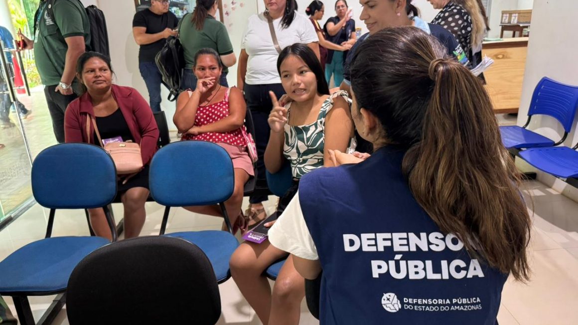 Em São Gabriel da Cachoeira, o Comitê de Enfrentamento à Violência Obstétrica visitou duas Unidades Básicas de Saúde (UBSs). Nos locais, a comitiva conheceu a estrutura das UBSs Albino Couto e Rosileide dos Santos, onde acompanhou o funcionamento dos atendimentos voltados às gestantes e ouviu relatos de mulheres sobre a realidade enfrentada durante o acompanhamento da gravidez no município.
