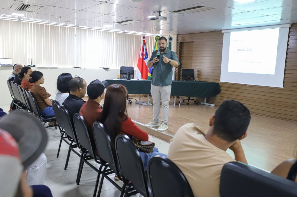 A Defensoria Pública do Estado do Amazonas (DPE-AM) promoveu, nesta quinta-feira (21/5), a quarta edição do projeto “Filhos para Sempre”, iniciativa voltada à orientação de famílias sobre a construção de relações saudáveis após o divórcio.