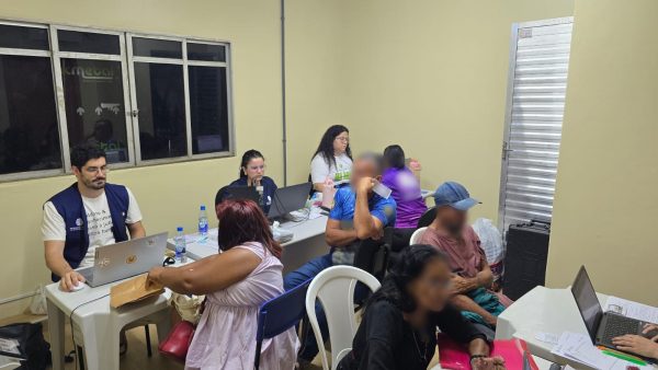 Defensoria participa da ação PopRuaJud e atende população em situação de rua no Centro