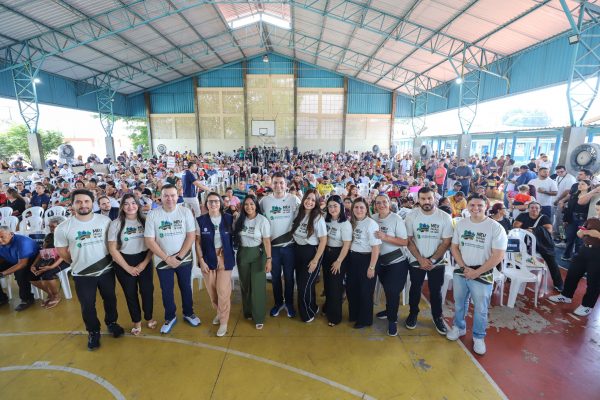 Defensoria Pública participa da entrega de mais de 400 títulos definitivos no bairro Monte das Oliveiras