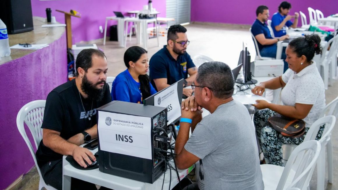 Servidores atendem assistidos no Mutirão Previdenciário