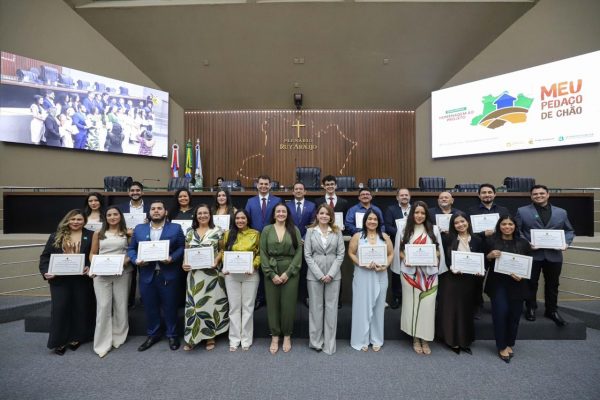 Projeto de regularização fundiária da Defensoria recebe homenagem na Assembleia Legislativa