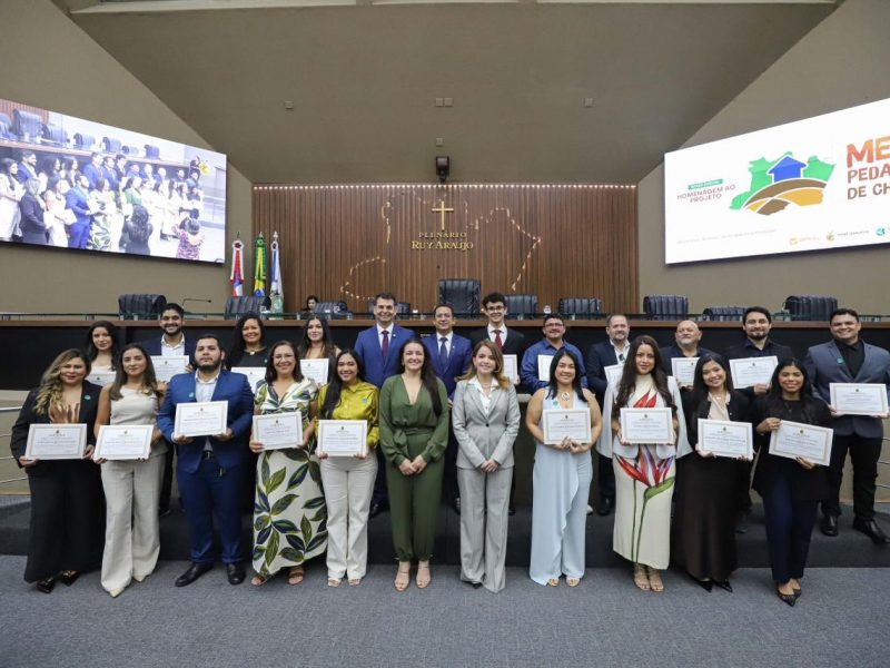 O projeto “Meu Pedaço de Chão – da Ocupação à Titulação”, da Defensoria Pública do Estado do Amazonas (DPE-AM), foi homenageado nesta segunda-feira (18) pela Assembleia Legislativa do Amazonas (Aleam), em reconhecimento à sua atuação que assegura o acesso à documentação de moradia para famílias em situação de vulnerabilidade.