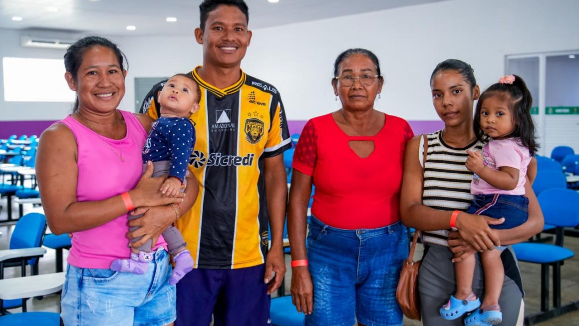 Moradores da comunidade Murituba foram até a ação de atendimentos para solicitar salário-maternidade, registro de nascimento e auxílio-doença