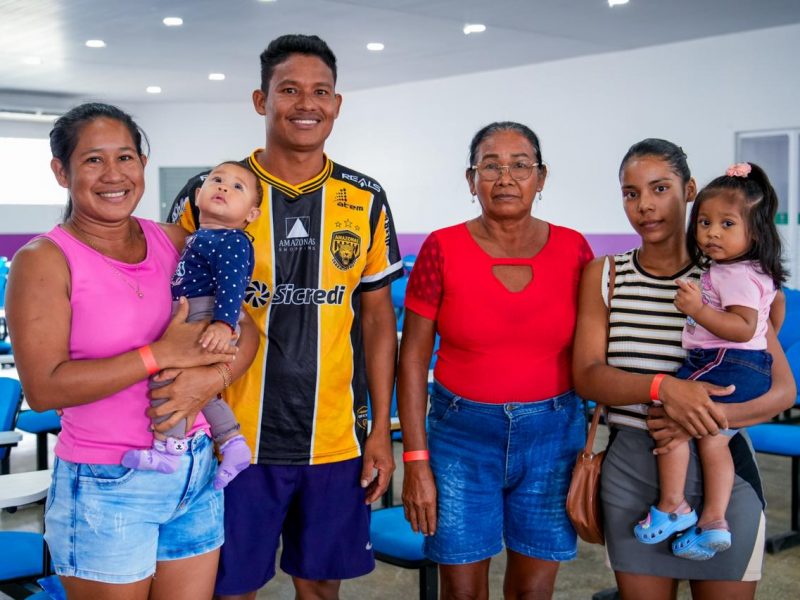 Moradores da comunidade Murituba foram até a ação de atendimentos para solicitar salário-maternidade, registro de nascimento e auxílio-doença