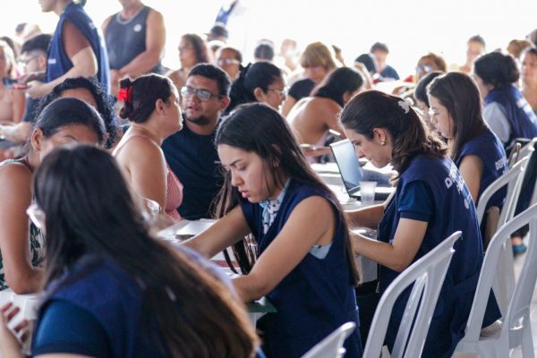 Moradores do Residencial Viver Melhor 3 recebem assistência jurídica da Defensoria para contestar reajuste do IPTU em Manaus