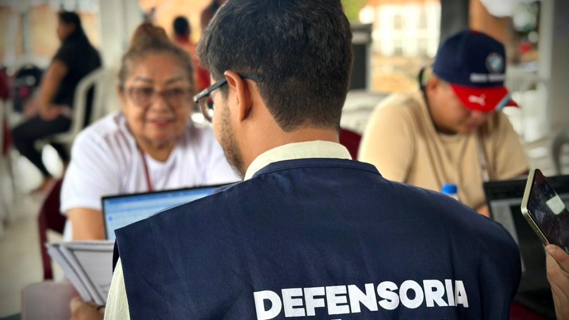 Moradores de 12 municípios do Amazonas terão acesso gratuito a atendimentos jurídicos entre os dias 26 e 28 de maio, por meio da ação “Justiça em Ação - UEA & Defensoria”, iniciativa realizada pela Defensoria Pública do Estado do Amazonas (DPE-AM) e Universidade do Estado do Amazonas (UEA). A parceria entre instituições mobiliza estudantes e amplia o acesso da população à Justiça e, ao mesmo tempo, proporciona prática aos alunos de Direito da universidade.