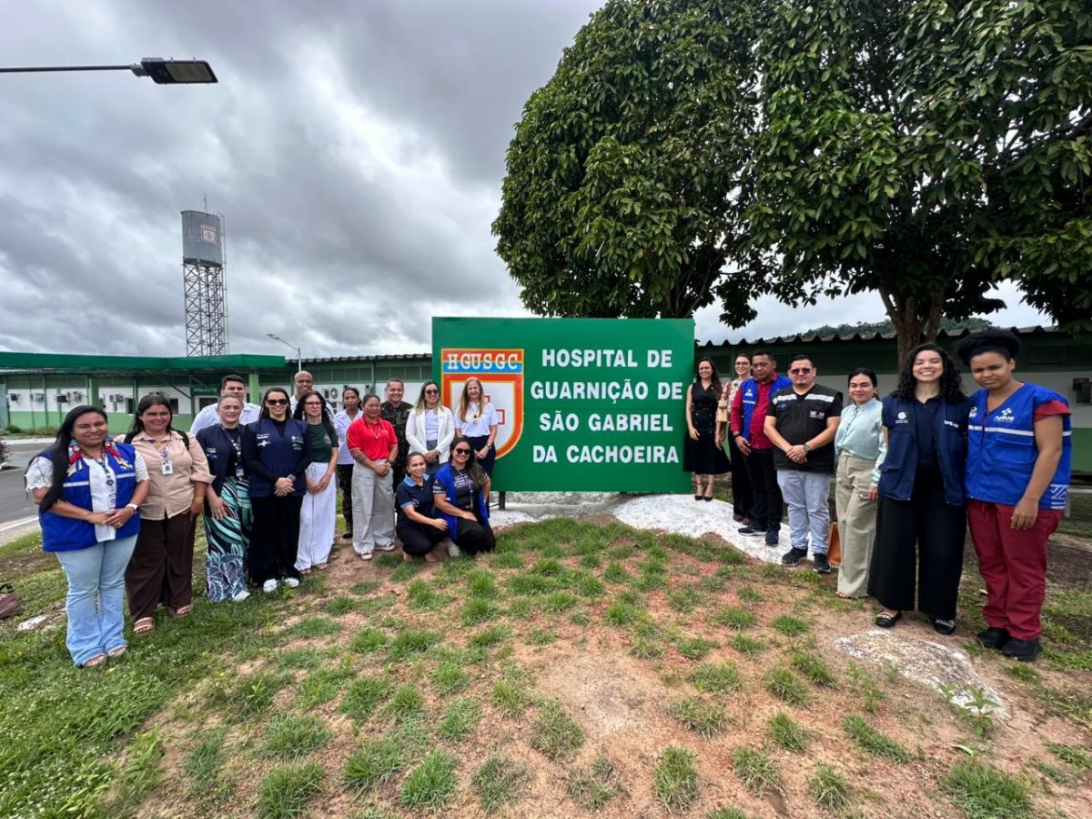 A Defensoria Pública do Estado do Amazonas (DPE-AM) está em São Gabriel da Cachoeira, no Alto Rio Negro, realizando uma série de ações voltadas à assistência materna e ao enfrentamento à violência obstétrica. Na quarta-feira (20/5), a Instituição apresentou sua atuação sobre o tema durante o primeiro dia de uma capacitação destinada a profissionais de saúde do município. A atividade integra a programação do Comitê de Enfrentamento à Violência Obstétrica.