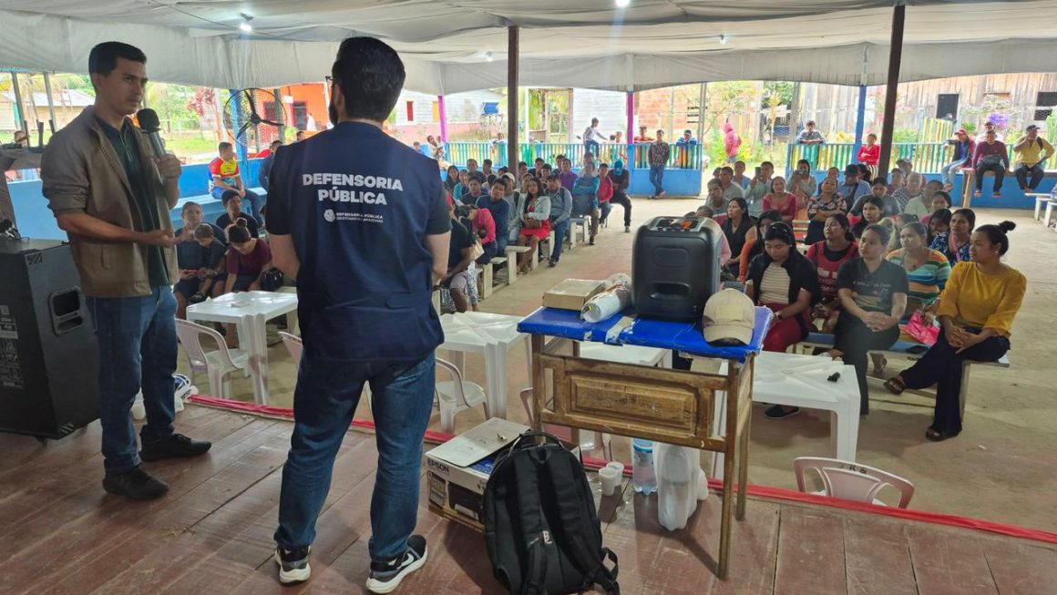 A ação de atendimentos em comunidades indígenas e ribeirinhas no município de Santo Antônio do Içá encerrou, nesta sexta-feira (22/05), com mais de 450 atendimentos jurídicos realizados. A 63 horas de barco de Manaus, uma das grandes dificuldades dos moradores da cidade era o acesso à documentação civil, o que resultou na ação da Defensoria Pública do Estado do Amazonas (DPE-AM).