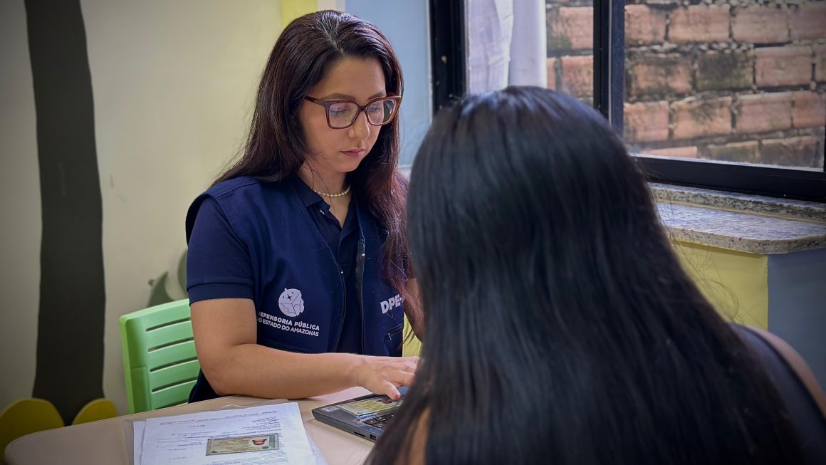 Durante a ação, a Defensoria oferece assistência jurídica gratuita e acompanhamento processual (criminal e civil) de crianças e adolescentes que sofreram violência sexual