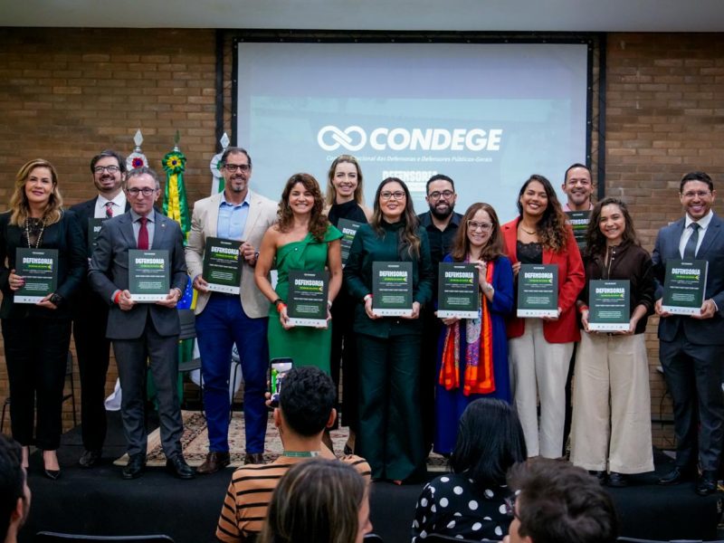 Manaus foi palco, nesta terça-feira (09/06), do lançamento da obra coletiva que documenta a atuação da Defensoria Pública na Conferência das Nações Unidas sobre as Mudanças Climáticas de 2025 (COP 30) e da Carta da Defensoria Pública por Justiça Socioambiental e Climática. O evento foi realizado no Museu da Amazônia (Musa), na Zona Norte, e contou com a participação de representantes da Defensoria de seis estados.