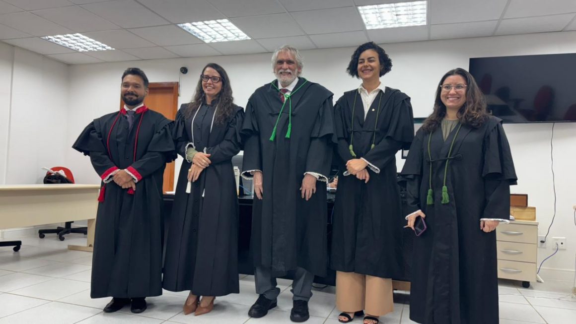 Instituição atuou na defesa de três acusados em caso de homicídio julgado após cerca de 12 horas de sessão