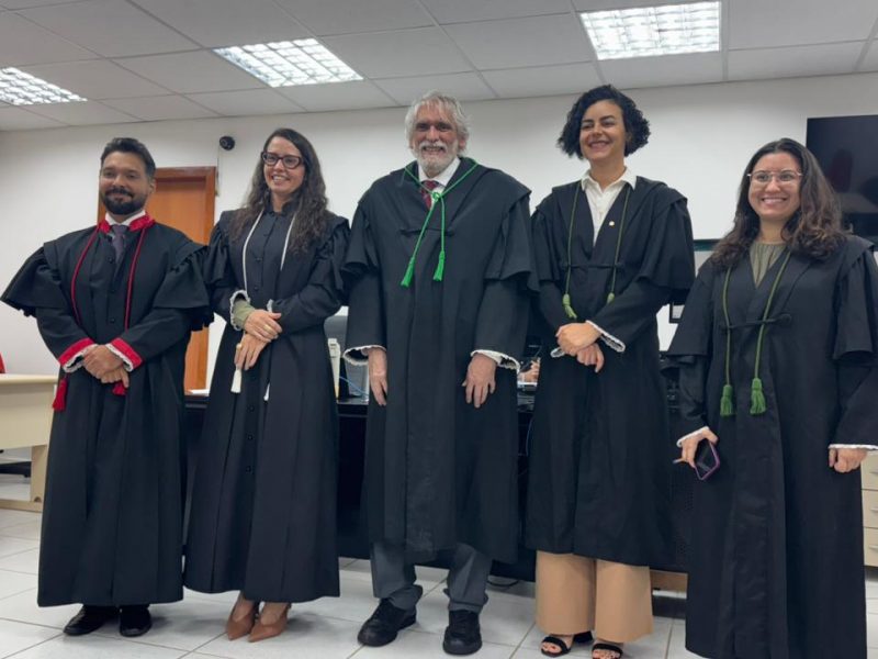 Instituição atuou na defesa de três acusados em caso de homicídio julgado após cerca de 12 horas de sessão
