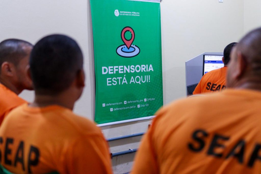 A Defensoria Pública do Estado Amazonas (DPE-AM), por meio do Núcleo de Atendimento Prisional (NAP), apresentou aos representantes da Secretaria Nacional de Políticas Penais (Senappen) como funcionam os atendimentos prisionais realizados em Manaus, durante a visita realizada ao Complexo Penitenciário Anísio Jobim (Compaj), no km 8 da Rodovia BR-174, nesta terça-feira (16/06).