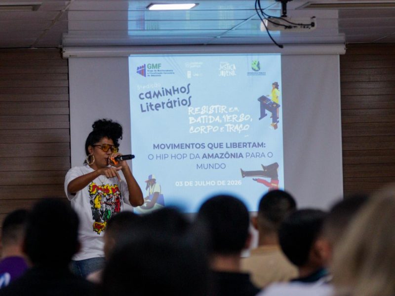 Na sede administrativa da Defensoria Pública do Amazonas (DPE-AM), localizada na Avenida André Araújo, no bairro Aleixo, a iniciativa reuniu adolescentes em cumprimento de medidas socioeducativas para uma imersão na cultura hip hop, com o propósito de ampliar perspectivas e inspirar novas oportunidades para o futuro.