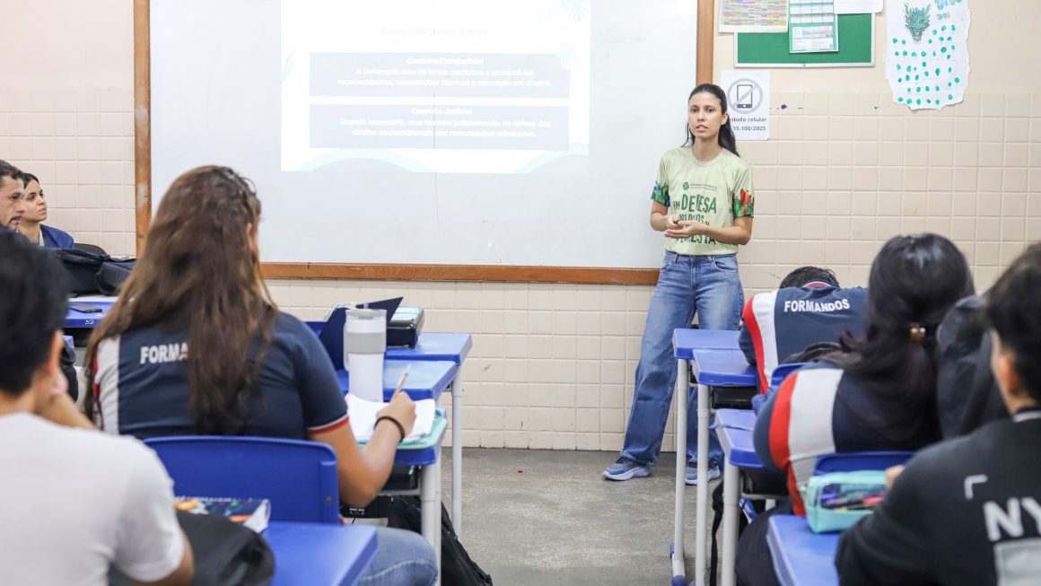 a Defensoria Pública do Estado do Amazonas (DPE-AM) lançou o projeto “Sementes do Amazonas”, nesta sexta-feira (24/07), na Escola Estadual Sant’Ana, localizada no bairro Petrópolis, com a proposta de conscientização ambiental e social em escolas públicas e privadas e espaços comunitários