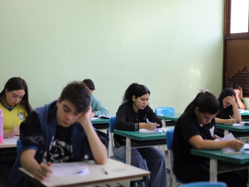 A Defensoria Pública do Amazonas (DPE-AM), por meio da Escola Superior da Instituição (Esudpam), realizou, neste domingo (5/7), a prova com questões objetivas e subjetivas do processo seletivo para estágio. No total, 336 estudantes participaram do certame que ocorreu na Escola Superior de Tecnologia da Universidade do Estado do Amazonas (EST/UEA), na zona Centro-Sul de Manaus.