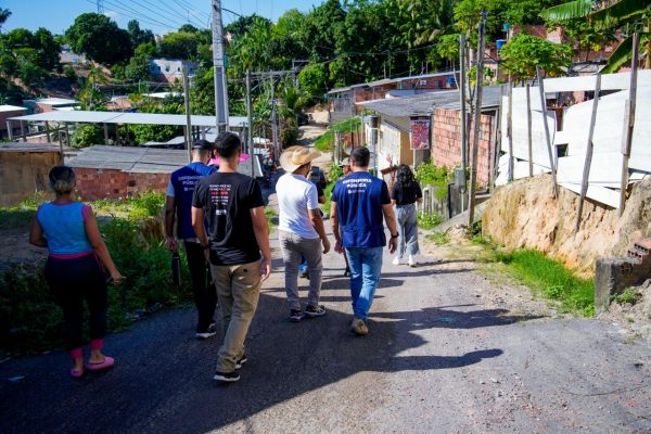 Defensoria realiza visita técnica para avançar na regularização fundiária de comunidade da Zona Norte