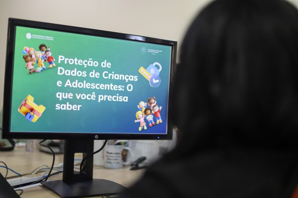 Defensoria orienta como proteger os dados de crianças e adolescentes durante os atendimentos