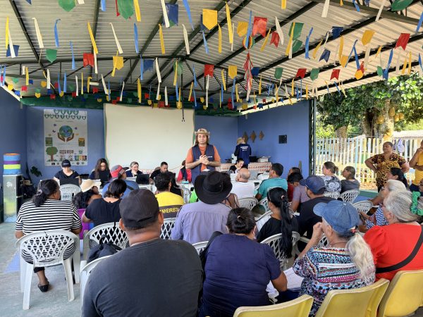 Moradores de comunidades da RDS do Tupé recebem ação de regularização fundiária da Defensoria