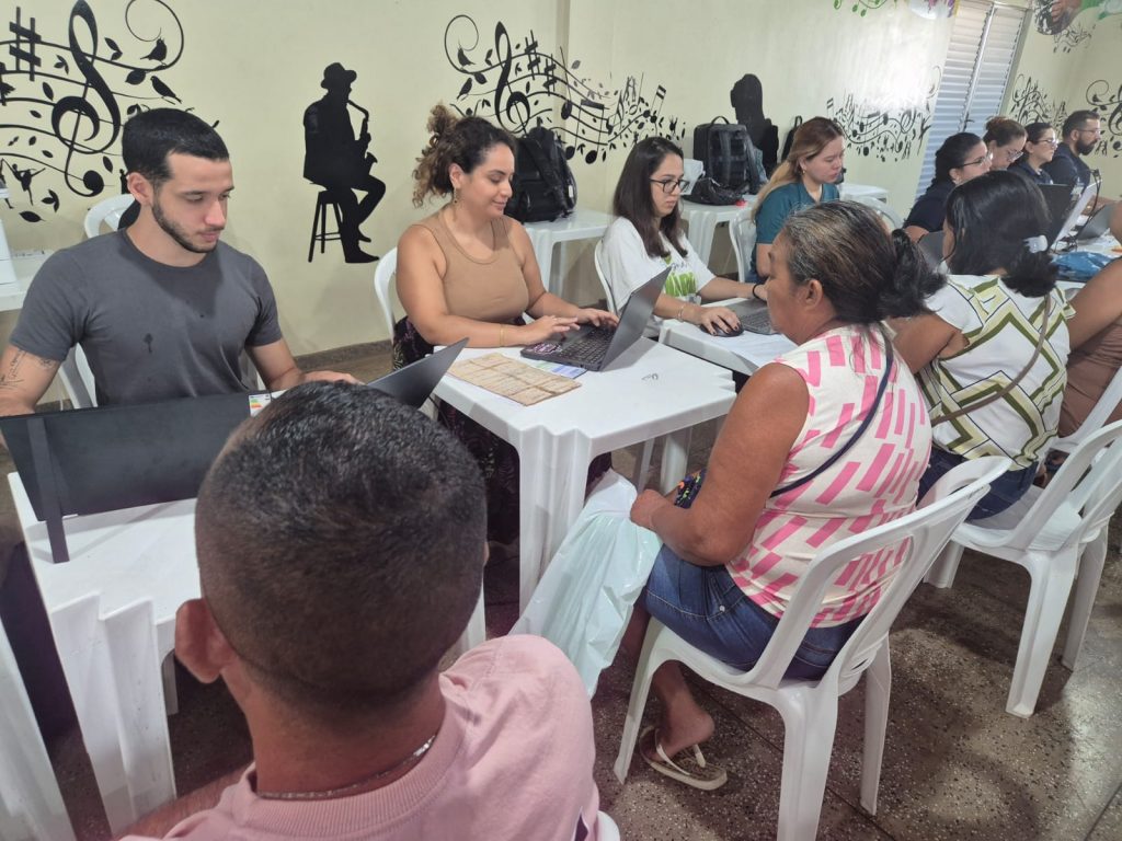 Com a filha de apenas 20 dias nos braços e sem nenhum documento da criança, Joana* buscou a ajuda da Defensoria Pública do Estado do Amazonas (DPE-AM) durante a ação do projeto “Defensoria Itinerante”, em Maués, encerrada na sexta-feira (24/07). O caso retrata uma realidade que ainda desafia o Amazonas, um dos estados com os maiores índices de sub-registro do país.