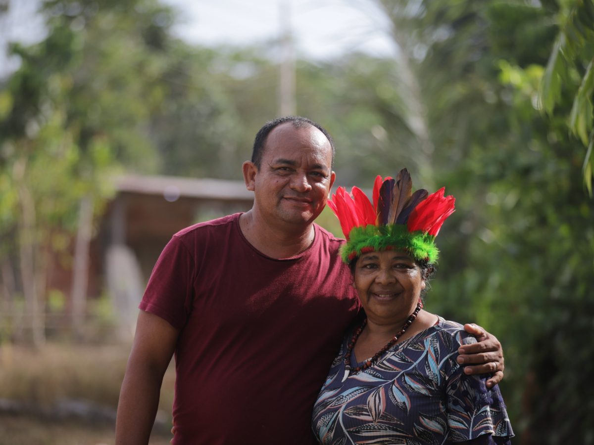Em 2005, a casa onde Cirene de Araújo e Cleomar de Araújo moravam foi uma das atingidas durante um grande alagamento no bairro Alfredo Nascimento, Zona Norte de Manaus. Desde então, o casal passou a utilizar apenas a certidão de casamento como documento de identificação, o que trouxe um problema pessoal para ambos: a falta de individualidade. Esse cenário começou a mudar durante a ação “Defensoria Tá na Área”, realizada, neste sábado (29/8), na comunidade União dos Povos Indígenas, no km 12 da BR-174.