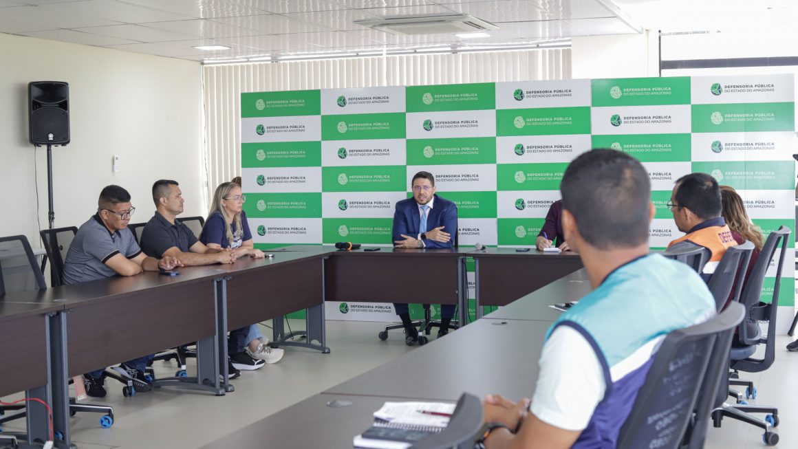 A Defensoria Pública do Estado do Amazonas (DPE-AM), por meio da Defensoria Pública Especializada em Interesses Coletivos (DPEIC), estabeleceu prazo até sexta-feira (21/8) para que órgãos e entidades apresentem soluções para as 16 famílias afetadas pelo incêndio ocorrido no Residencial Viver Melhor 3, no dia 9 de agosto. A cobrança envolve o amparo emergencial às famílias, os reparos necessários no bloco atingido e a responsabilidade civil relacionada aos danos e às condições de segurança do residencial.