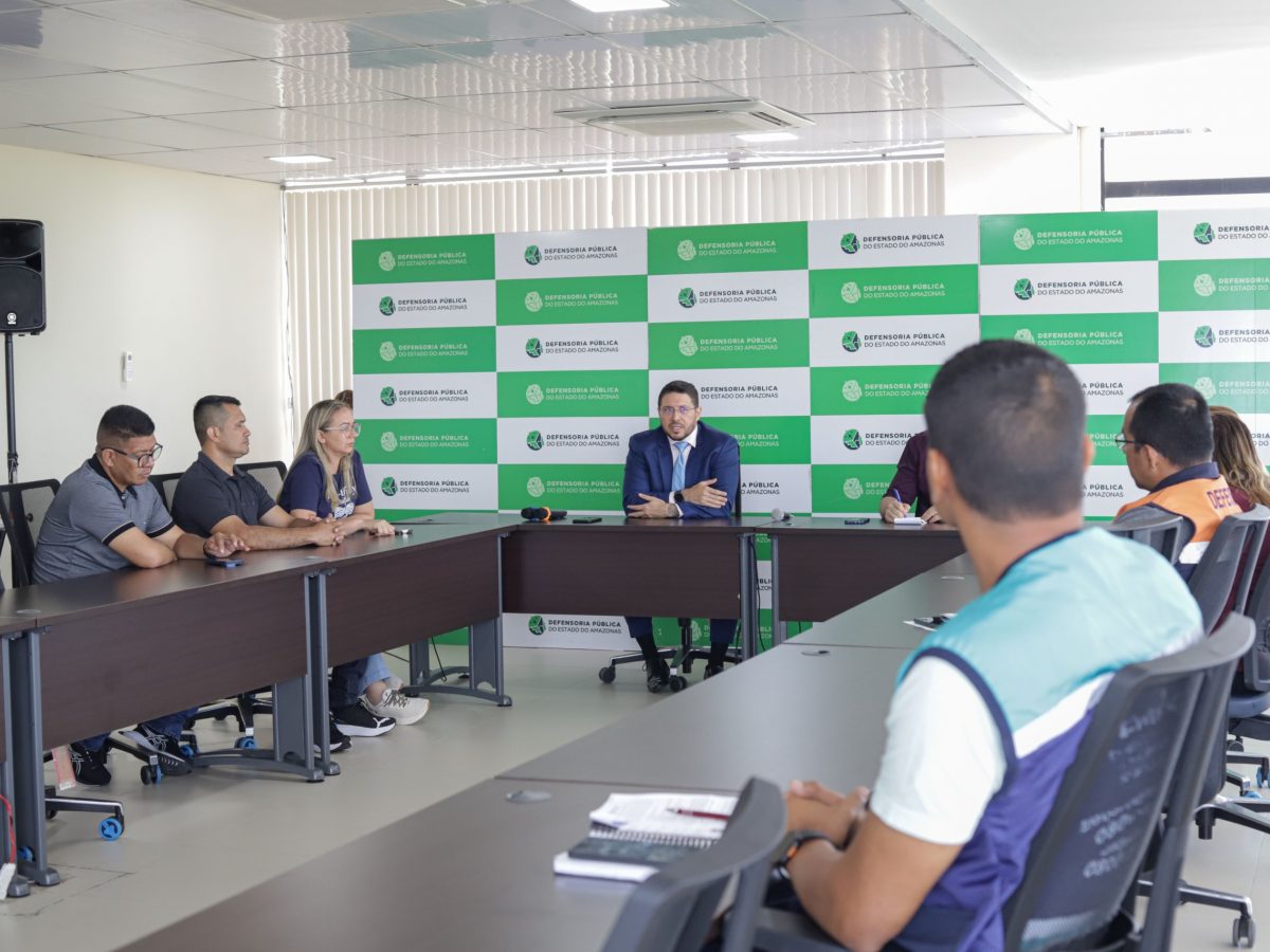 A Defensoria Pública do Estado do Amazonas (DPE-AM), por meio da Defensoria Pública Especializada em Interesses Coletivos (DPEIC), estabeleceu prazo até sexta-feira (21/8) para que órgãos e entidades apresentem soluções para as 16 famílias afetadas pelo incêndio ocorrido no Residencial Viver Melhor 3, no dia 9 de agosto. A cobrança envolve o amparo emergencial às famílias, os reparos necessários no bloco atingido e a responsabilidade civil relacionada aos danos e às condições de segurança do residencial.