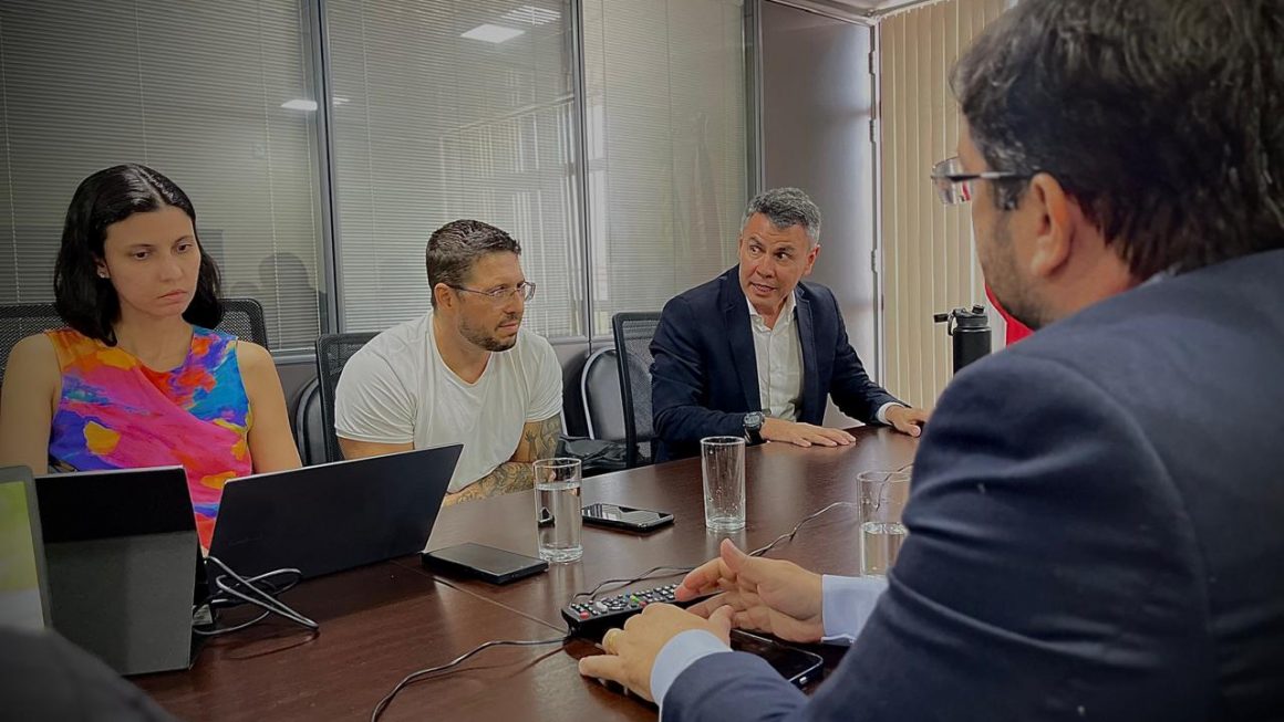 A aplicação dos recursos destinados à educação, a oferta de merenda e transporte escolar, as condições de infraestrutura das escolas, o acesso e a permanência dos estudantes e a qualidade do ensino estão entre as prioridades de fiscalização da Defensoria Pública do Estado do Amazonas (DPAM). As frentes de atuação foram definidas pelo Grupo de Trabalho Intersetorial de Defesa da Educação e Cidadania (Gidec), que estabeleceu estratégias para acompanhar diferentes áreas da educação pública no Estado.