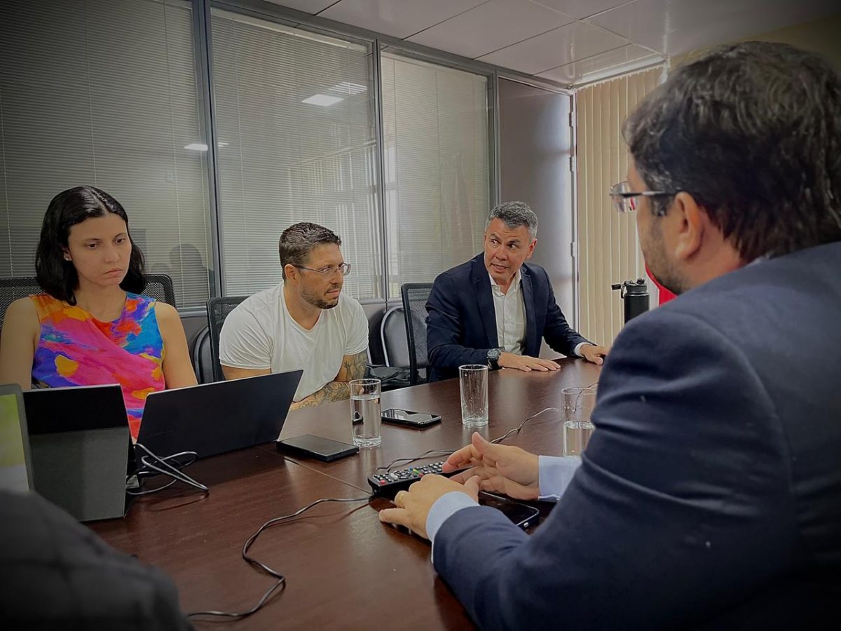 A aplicação dos recursos destinados à educação, a oferta de merenda e transporte escolar, as condições de infraestrutura das escolas, o acesso e a permanência dos estudantes e a qualidade do ensino estão entre as prioridades de fiscalização da Defensoria Pública do Estado do Amazonas (DPAM). As frentes de atuação foram definidas pelo Grupo de Trabalho Intersetorial de Defesa da Educação e Cidadania (Gidec), que estabeleceu estratégias para acompanhar diferentes áreas da educação pública no Estado.