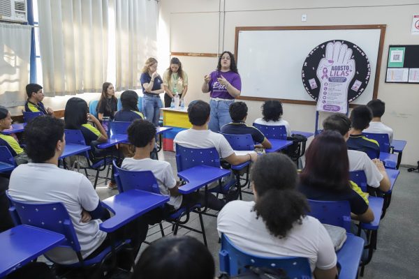 ‘Papo por Elas’ discute violência de gênero com estudantes da rede pública de Manaus