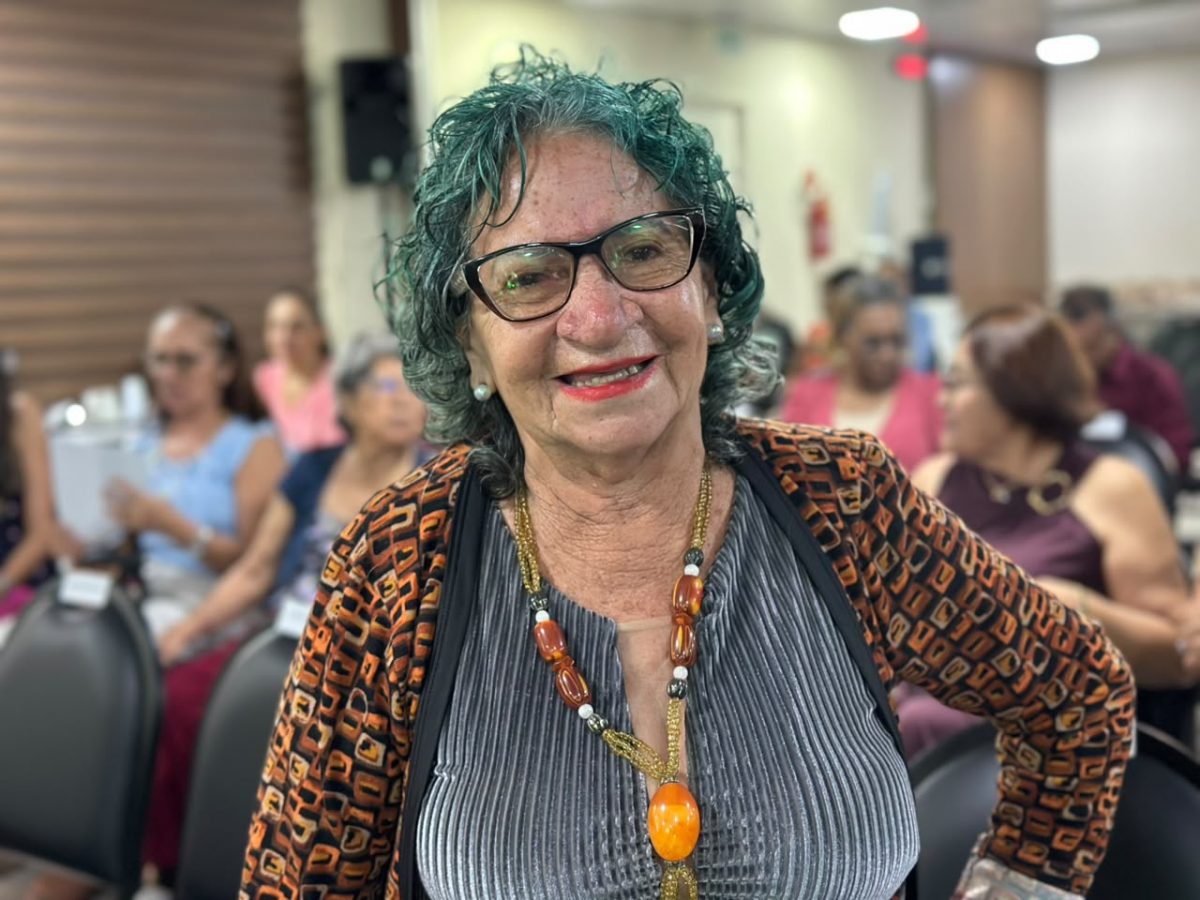 Emocionada, Jozina Péres, de 72 anos, relatou a felicidade de concluir o curso Defensor Digital 60+, projeto da Defensoria Pública do Amazonas (DPE-AM), realizado em parceria com a Fundação Universidade Aberta da Terceira Idade (FUnATI).