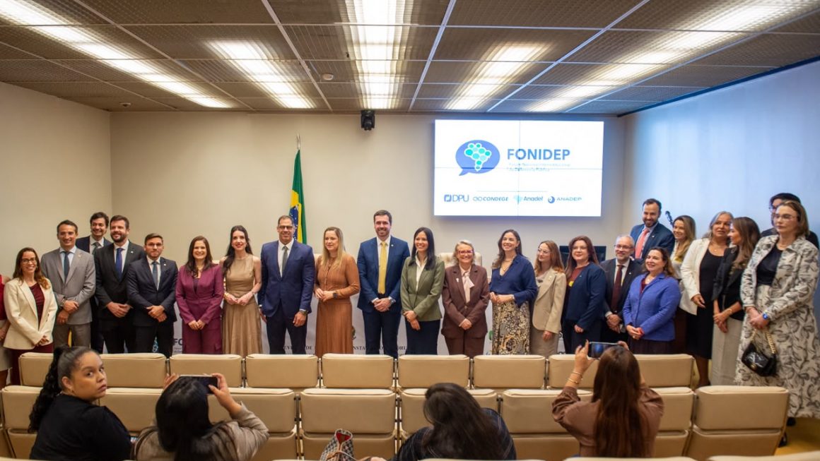 A Defensoria Pública do Estado do Amazonas (DPE-AM) passa a integrar uma articulação nacional voltada ao fortalecimento da atuação das Defensorias Públicas em pautas estratégicas no Congresso Nacional e nos Tribunais Superiores. O Fórum Nacional Interinstitucional (Fonidep) foi lançado nesta terça-feira (18/8), na Câmara dos Deputados, com a participação da instituição amazonense e de representantes das Defensorias de todo o país.