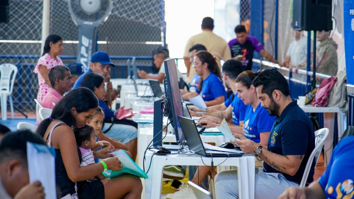 A equipe do Mutirão Previdenciário da Defensoria Pública do Estado do Amazonas (DPAM) iniciou, nesta terça-feira (25/8), os atendimentos à população de Maués, a 276 quilômetros de Manaus. Até o dia 28 de agosto, moradores da cidade e das comunidades rurais poderão acessar, gratuitamente, serviços das áreas previdenciária e assistencial, em ação realizada em parceria com o Instituto Nacional do Seguro Social (INSS) e a Prefeitura de Maués. A ação ocorre das 8h30 às 17h, no Ginásio Poliesportivo Padre Leão Martinelli, na avenida Getúlio Vargas.