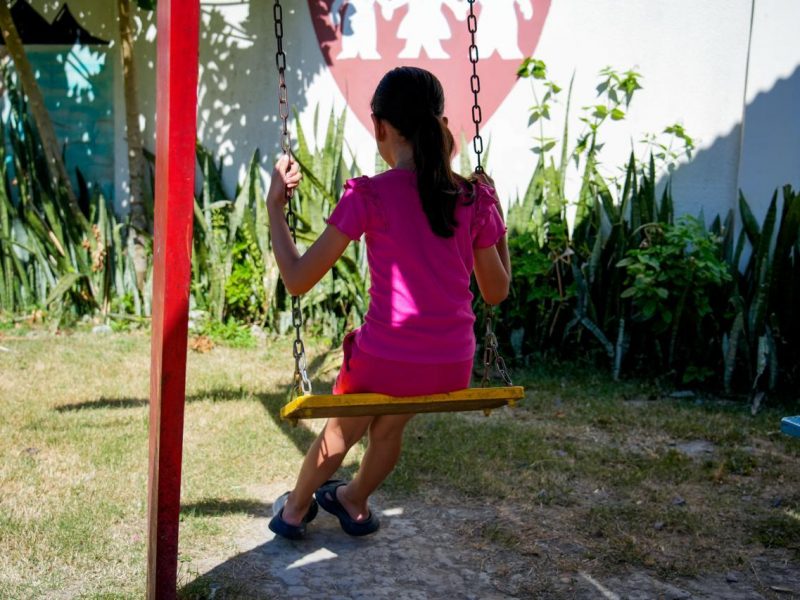 Uma iniciativa criada no Amazonas para atendimento especializado a crianças e adolescentes que perderam as mães em decorrência do feminicídio conquistou mais um reconhecimento nacional. O projeto “Órfãos do Feminicídio”, da Defensoria Pública do Estado do Amazonas (DPAM), está entre as quatro experiências premiadas em 2026 com o Selo FBSP de Práticas Inovadoras de Enfrentamento à Violência contra as Mulheres, concedido pelo Fórum Brasileiro de Segurança Pública (FBSP).