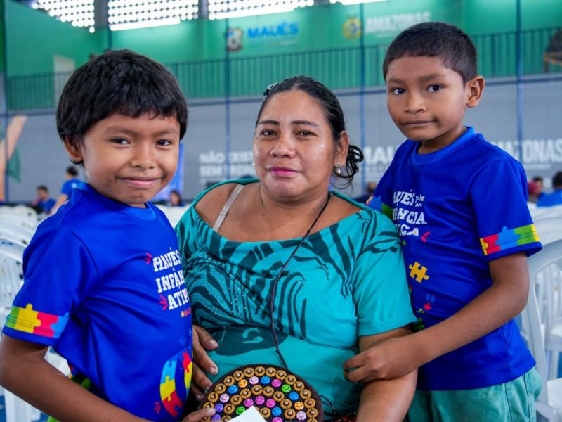 A Defensoria Pública do Estado do Amazonas (DPAM) encerrou, em Maués, mais uma edição do Mutirão Previdenciário, ação que, ao longo de quatro dias de atendimento, garantiu assistência a 400 pessoas do município. Realizado em parceria com o Instituto Nacional do Seguro Social (INSS) e a Prefeitura de Maués, o mutirão reuniu defensores públicos, equipe médica e servidores para atender moradores da sede e da zona rural que aguardavam, muitos deles há anos, a regularização de benefícios previdenciários e assistenciais.