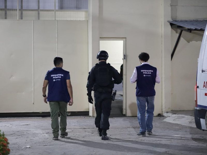 A Defensoria Pública do Estado do Amazonas (DPAM) permaneceu por seis horas na Unidade Prisional da Polícia Militar (UPPM), localizada na BR-174, mediando e levando ao Comando da PM as reivindicações dos policiais militares custodiados.