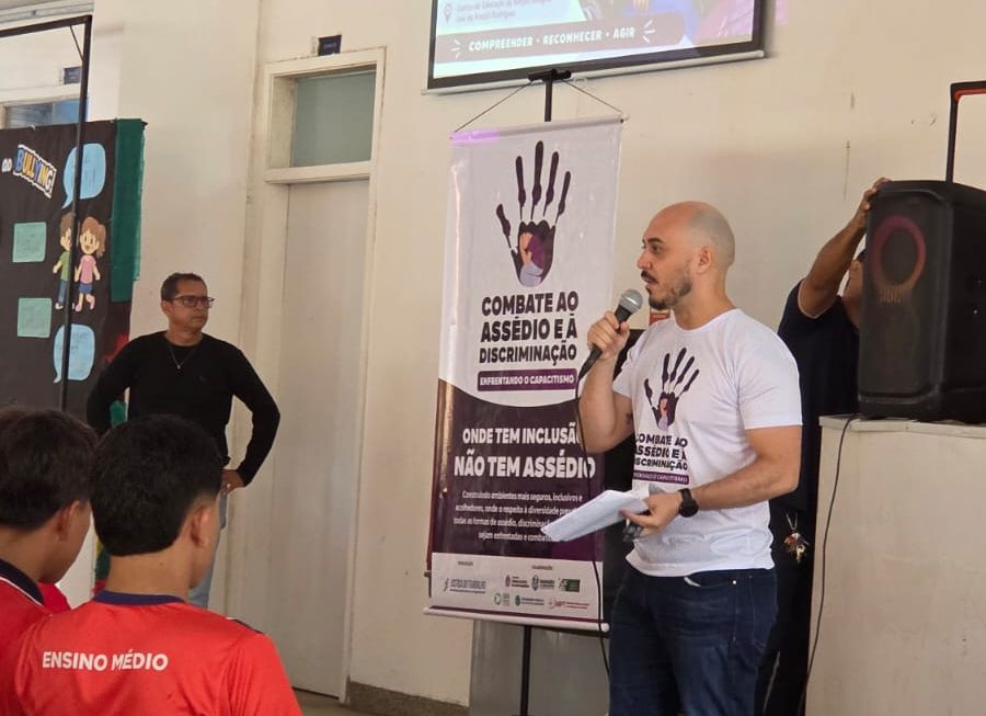 Durante a ação, instituição orientou estudantes sobre discriminação, acolhimento às vítimas e garantia de direitos