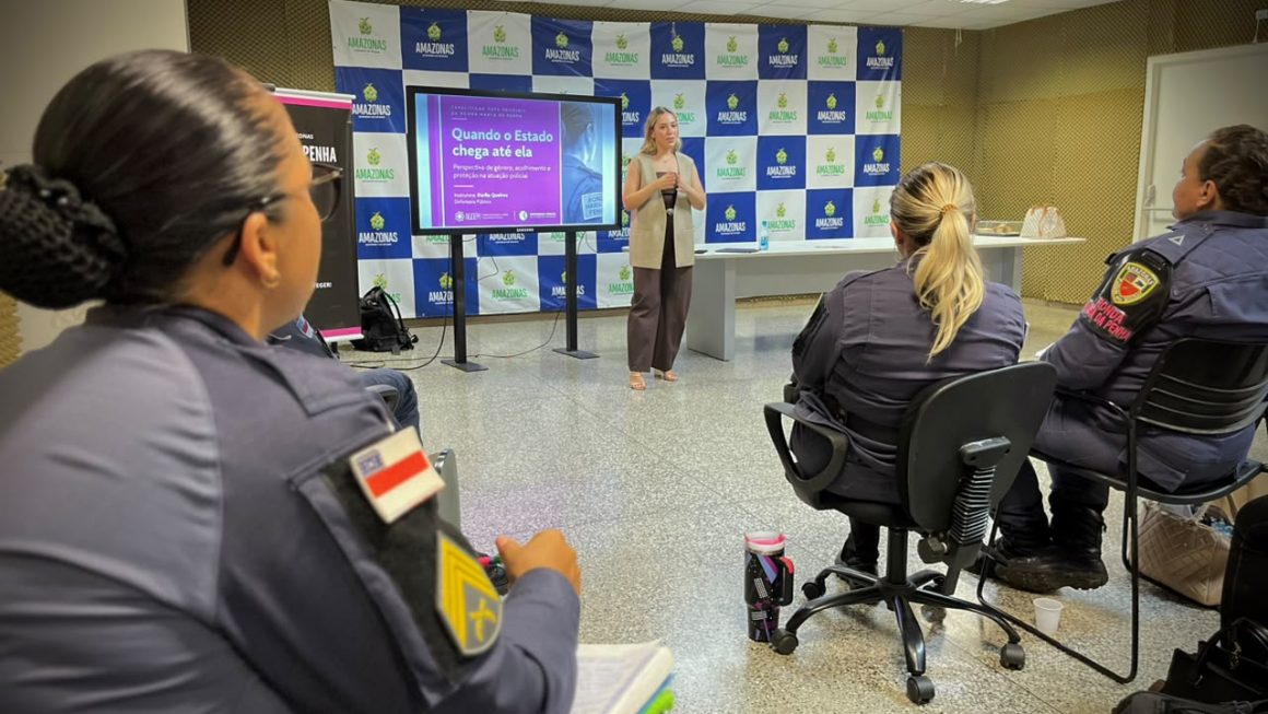 Treinamento reúne 43 agentes e aborda estratégias para qualificar o atendimento a mulheres vítimas de violência doméstica e evitar a revitimização