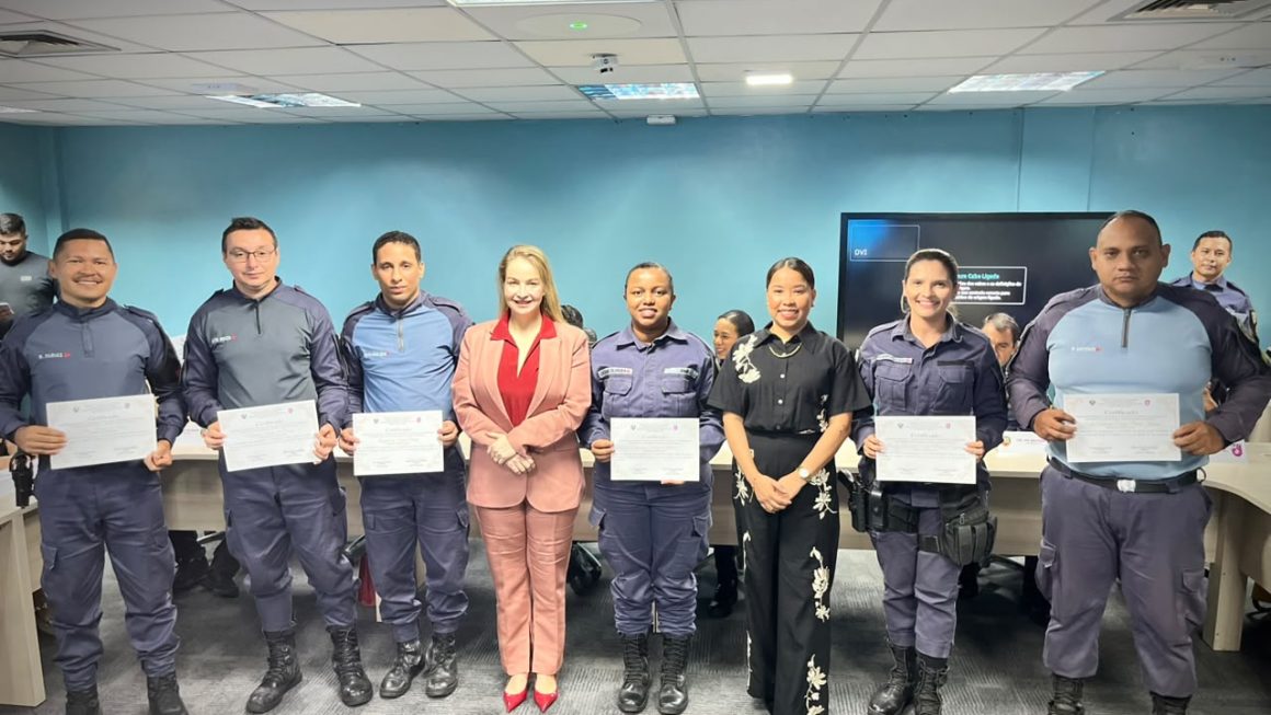 Cerimônia certificou 43 policiais e destacou atuação integrada da rede de proteção; Defensoria do Amazonas e Ronda Maria da Penha possuem práticas reconhecidas nacionalmente com o Selo FBSP