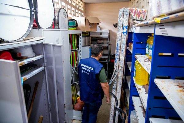 Nova fiscalização da Defensoria identifica alunos estudando em salas sem climatização e com infraestrutura precária