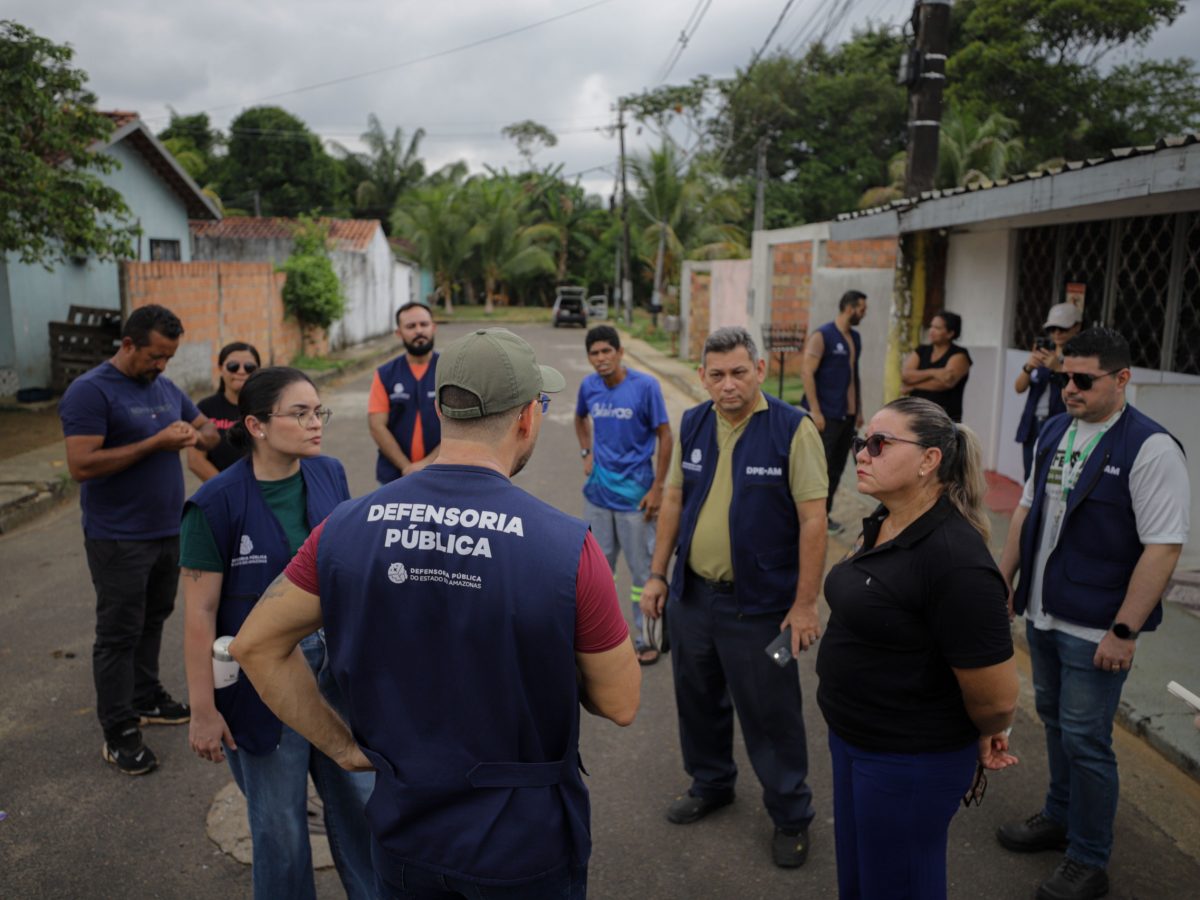 Oito anos após a entrega do Residencial Maria Zeneide, moradores relatam alagamentos provocados pelo esgoto e dificuldades de acesso a transporte, educação e saúde