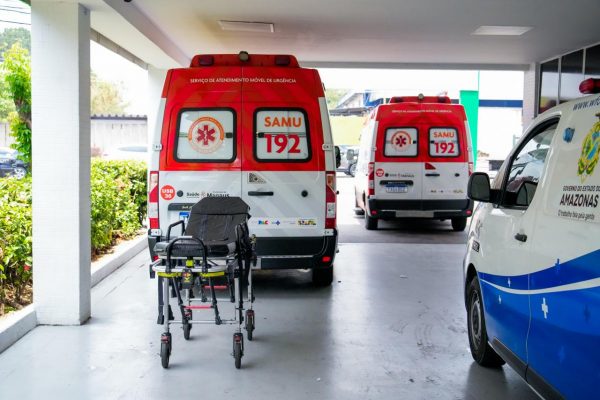 Defensoria aponta que retenção de macas deixou mais de 2,2 mil pessoas sem atendimento do SAMU em Manaus