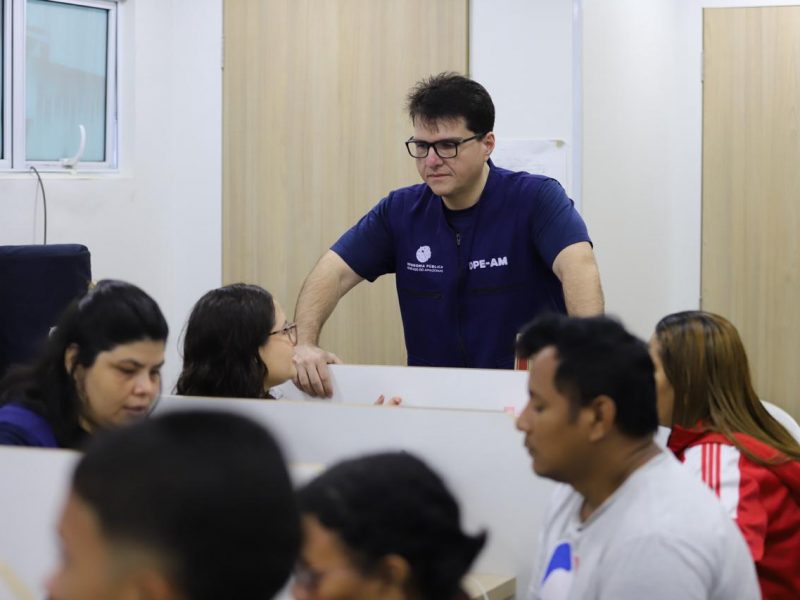 Moradores do município de Tabatinga (a 1.108 quilômetros de distância de Manaus) recebem, a partir desta segunda-feira (26) até quarta-feira (28), uma ação da Defensoria Pública do Amazonas (DPAM), para a resolução de demandas nas áreas de Família e Registros Públicos. Os atendimentos do projeto Defensoria Itinerante acontecem das 8h às 17h, no Auditório da Escola Municipal José Carlos Mestrinho, situado na Avenida da Amizade, nº 76.
