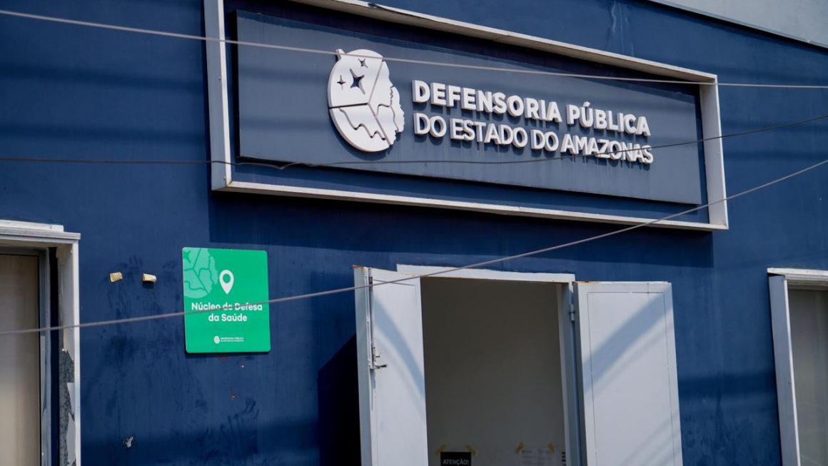 A Defensoria Pública do Amazonas (DPAM) cobrou, nesta segunda-feira (5/10), informações do Sistema de Regulação (SisReg), da Fundação Centro de Oncologia do Estado do Amazonas (Fcecon) e das Organizações Sociais de Saúde (OSS) sobre a situação de pacientes com câncer que aguardam transferência para internação especializada em Manaus. A cobrança ocorre após reunião realizada na quinta-feira (1º/10), quando a instituição recebeu informações preliminares de hospitais e prontos-socorros sobre esses pacientes.