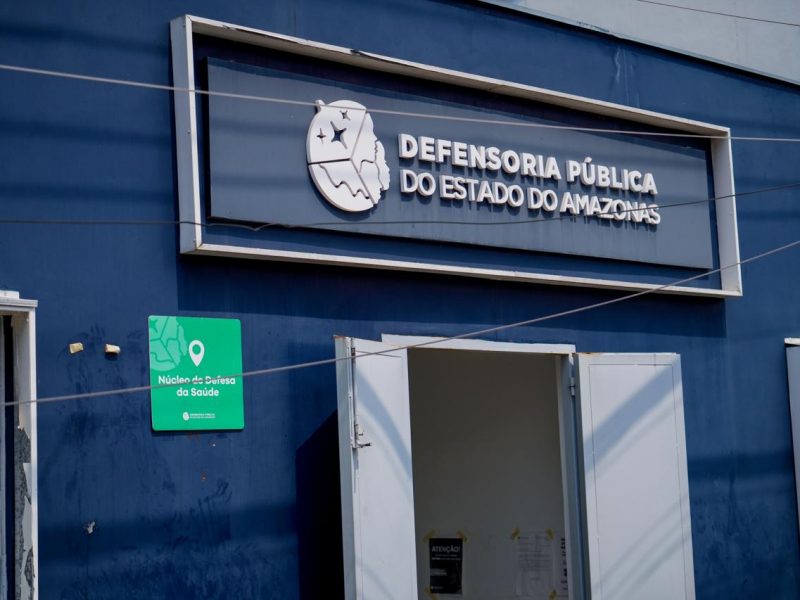 A Defensoria Pública do Amazonas (DPAM) cobrou, nesta segunda-feira (5/10), informações do Sistema de Regulação (SisReg), da Fundação Centro de Oncologia do Estado do Amazonas (Fcecon) e das Organizações Sociais de Saúde (OSS) sobre a situação de pacientes com câncer que aguardam transferência para internação especializada em Manaus. A cobrança ocorre após reunião realizada na quinta-feira (1º/10), quando a instituição recebeu informações preliminares de hospitais e prontos-socorros sobre esses pacientes.